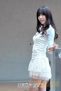 娱乐吃瓜酱女大学生